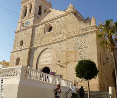 Iglesia de Nuestra Señora de la Encarnación, Exterior del templo. Iglesia del año 1600 en el casco histórico de Almuñécar, Costa Tropical de Granada, Andalucía, España.